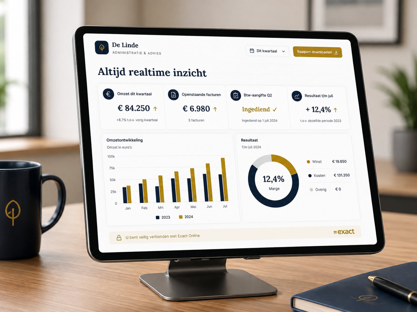 De website van De Linde op een tablet, op een bureau in ons kantoor